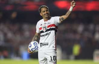Luciano em campo pelo São Paulo diante do Bolívar –