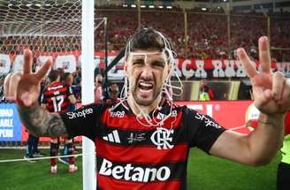 Camisa 10 ganhará um busto na Gávea –