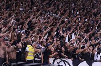 Intervenção judicial no Corinthians ganha apoio de organizadas com ato no Ministério Público –