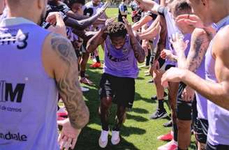 Jogador reencontra clube onde começou a carreira profissional –