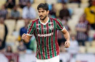 Rabello ganhou sequência com lesões de zagueiros –