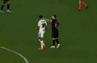 Lionel Messi perde a cabeça e agride Quinn Sullivan