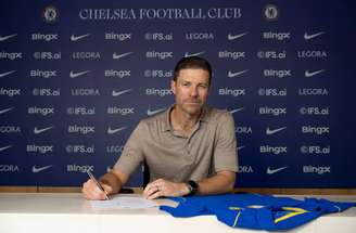 Recém-contratado, técnico Xabi Aoonso vê João Pedro como um dos líderes do elenco do Chelsea –