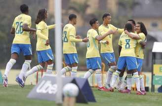 Kelwin driblou o goleiro para marcar o segundo gol do Brasil –