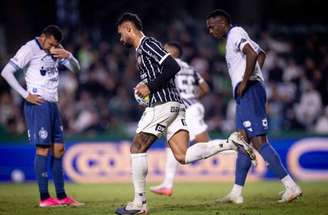 Corinthians não conseguiu superar o Coritiba no Couto Pereira –