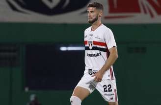 Domingos Duarte em campo pelo São Paulo contra a Chapecoense –