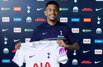 Tottenham anuncia a contratação de Savinho –