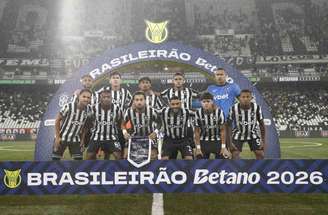 Telles, Vitinho e Allan articulam alguma jogada de bola parada –