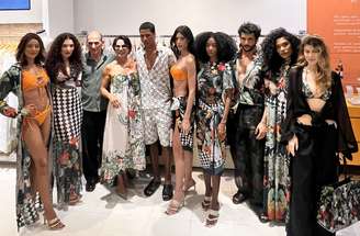 Amir Slama, Mônica Burgos, da Avatim, e modelos com peças da nova coleção 