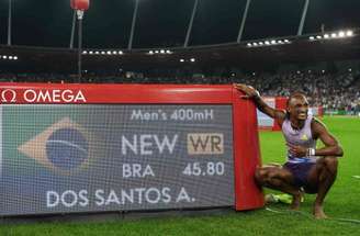 Brasileiro Alison dos Santos amplia coleção de medalhas em competições internacionais. E agora com recorde mundial –