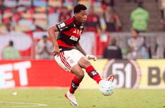 Plata em ação pelo Flamengo contra o Cusco (PER), pela Libertadores –