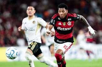 Plata em ação pelo Flamengo –