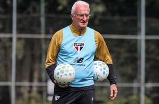 Dorival ainda não conseguiu repetir uma escalação desde que chegou ao São Paulo –