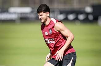 Hugo não joga pelo Corinthians desde fevereiro –