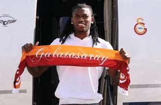 Rafael Leão desembarca em Istambul para concluir transferência ao Galatasaray –