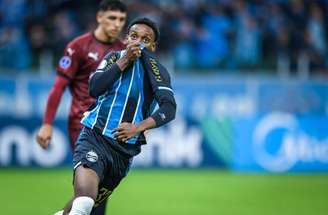 Gabriel Mec celebra um de seus gols pelo Grêmio em 2026 –