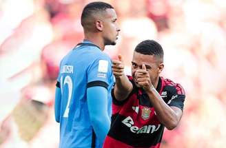 Gilvan de Souza/Flamengoi - Legenda: Samuel LIno comemora um de seus dois gols sobre o Botafogo