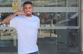 Gabriel Jesus desembarcou na Espanha para realizar exames médicos e assinar com o Barcelona –