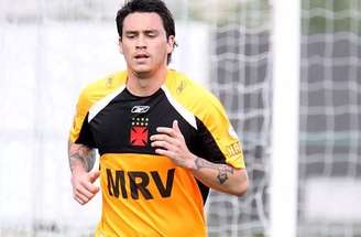 Centroavante chileno participou do bicampeonato da Copa América –