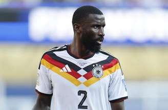 Rudiger em ação com a camisa do Real –