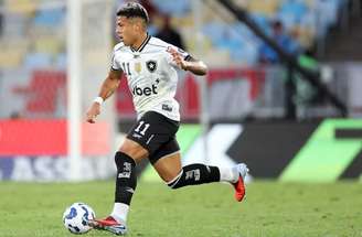 Martins em um dos últimos jogos pelo Botafogo –