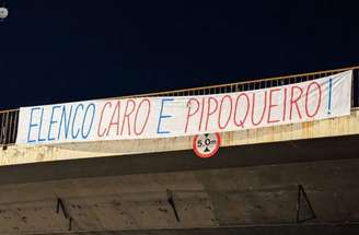 Protesto da torcida celeste criticou o elenco, o técnico Artur Jorge e a diretoria do Cruzeiro –