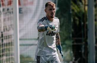 Goleiro brasileiro começa com tudo no futebol português –