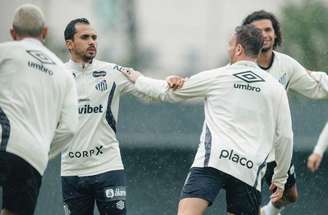 Lima deve ficar no banco do Santos contra o Inter –
