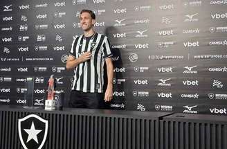 Chaves veste o manto glorioso –
