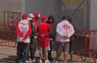 Torcedores do Internacional em protesto no CT Parque Gigante –