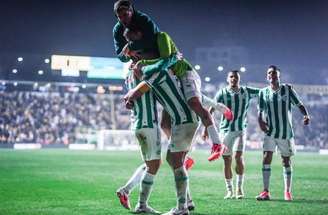 Mandaca em ação pelo Juventude diante do Criciúma no Estádio Heriberto Hülse –