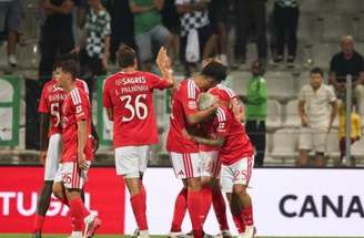 Benfica não toma conhecimento do Moreirense –