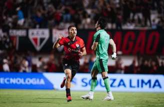 Atlético-GO e Ceará mediram forças nesta quarta-feira (9), pela Série B –