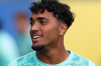 Heittor em ação com a camisa do Palmeiras diante da LDU, do Equador –