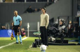 Eduardo Domínguez durante o jogo entre Santos e Atlético Mineiro na Vila Belmiro –