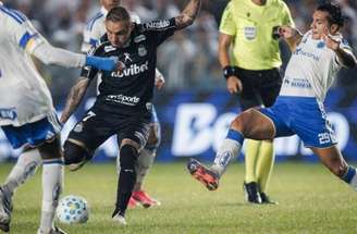 Cebolinha encheu os olhos da torcida e foi muito aplaudido ao ser substituído. 