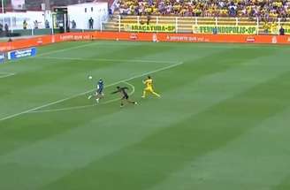 Muralha falhou duas vezes em 12 minutos –