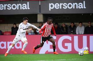 No Maracanã, Flamengo e Corinthians se enfrentaram antes de seus compromissos continentais –
