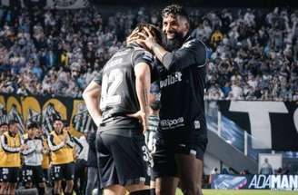 Neymar comemorou em post nas redes sociais a chegada de reforços –