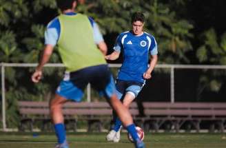 Andrej Nikolic (à direita) em treino no Cruzeiro –