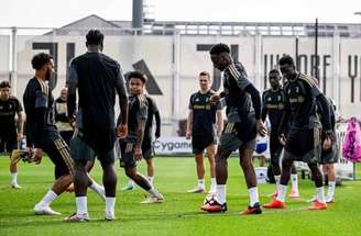 Bremer durante atividade de preparação da Juve –