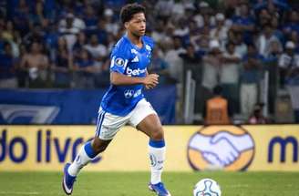 Zé Lucas briga por uma vaga de titular no Brasileirão –
