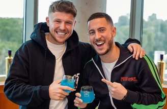 Charlie Morgan, então com 17 anos, foi chutado por Eden Hazard em um jogo do Chelsea, em 2013 –