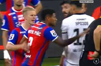 Matheus Reis, do CSKA Moscou, empurrou o árbitro após ser expulso no Campeonato Russo – Reprodução de vídeo