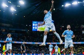 Allan comemora o gol marcado na vitória sobre o Norwich na Copa da Liga Inglesa –