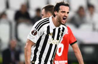Time italiano resolve o jogo ainda no primeiro tempo e confirma o triunfo por 5 a 0 diante da torcida –