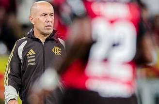 Leonardo Jardim agradece o apoio vindo das arquibancadas do Maracanã –