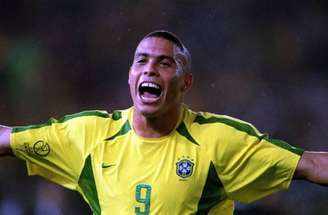 Ronaldo completa 50 anos após uma carreira vitoriosa como jogador de futebol –