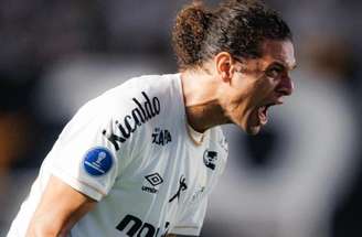 Volante vinha atuando como zagueiro por Cuca –
