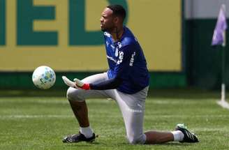 Carlos Miguel projetou o duelo com o Grêmio, fora de casa –